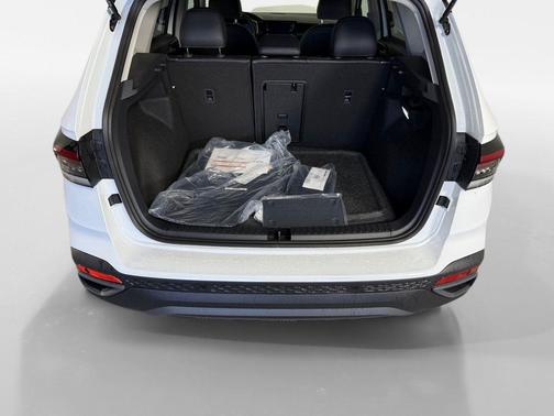 2026 Volkswagen Taos SE Black