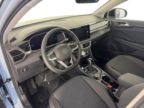 2025 Volkswagen Taos 1.5T SE Black