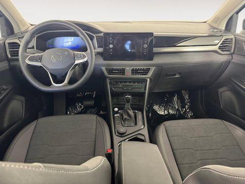 2025 Volkswagen Taos 1.5T SE Black