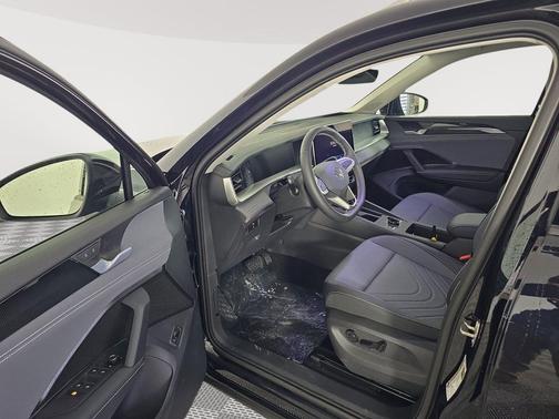 deep black pearl 2026 Volkswagen Tiguan 2.0T SE 4MOTION