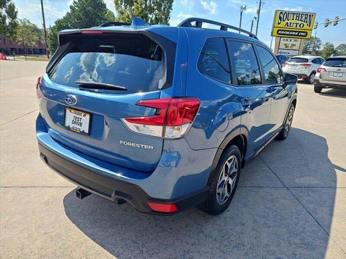 2022 Subaru Forester Premium