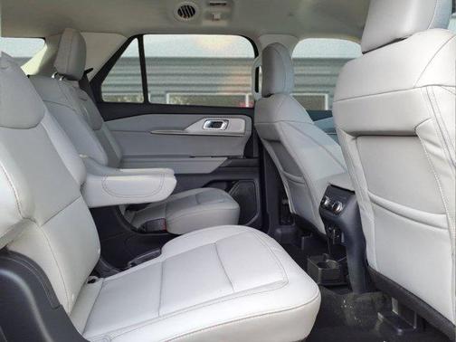 2026 Ford Explorer XLT