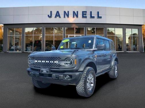 Carbonized Gray Metallic 2025 Ford Bronco Badlands