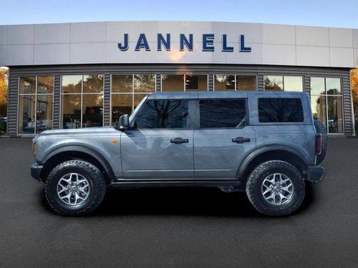 Carbonized Gray Metallic 2025 Ford Bronco Badlands