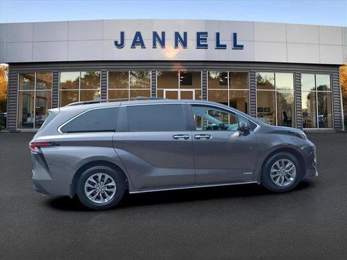2021 Toyota Sienna XLE