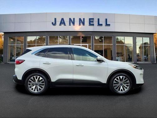 2022 Ford Escape Titanium