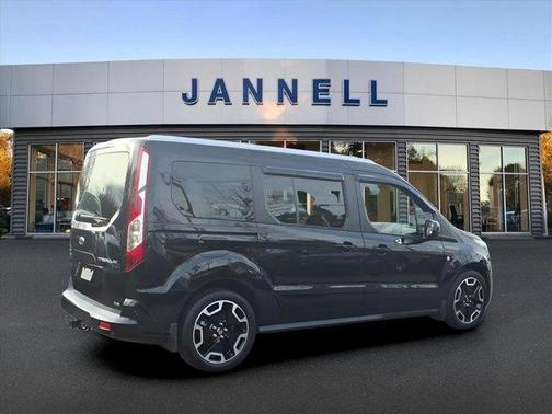 2022 Ford Transit Connect Titanium