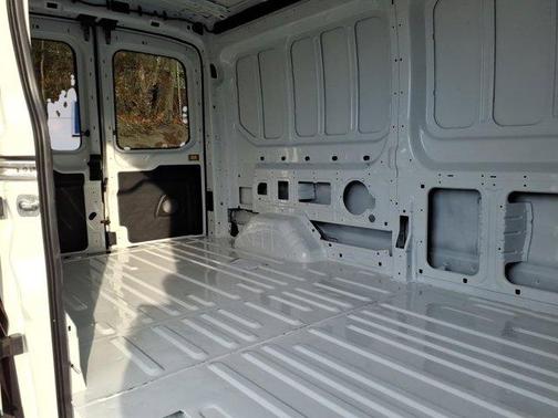 2026 Ford Transit-250 148 WB Medium Roof Cargo