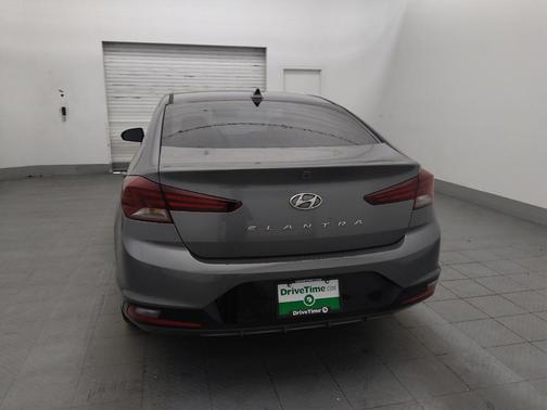 Gray 2019 Hyundai ELANTRA SEL