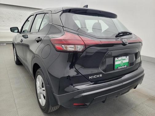 Super Black 2024 Nissan Kicks S