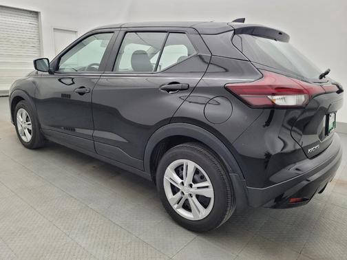 Super Black 2024 Nissan Kicks S
