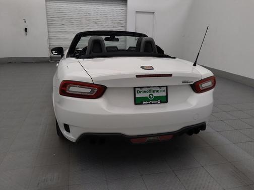 Bianco Perla (Tri-Coat White) 2017 FIAT 124 Spider Base