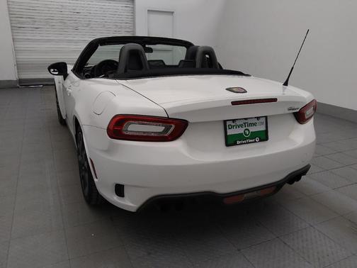 Bianco Perla (Tri-Coat White) 2017 FIAT 124 Spider Base
