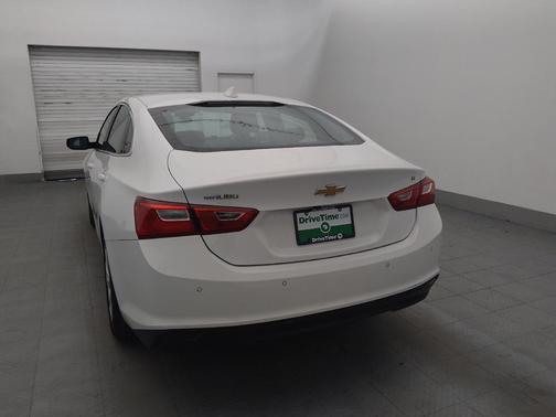 Summit White 2024 Chevrolet Malibu FWD 1LT
