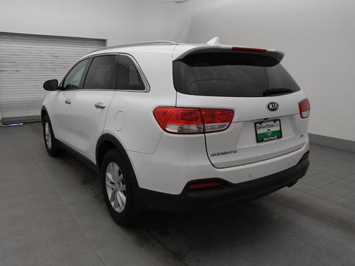 Snow White Pearl 2017 Kia Sorento LX