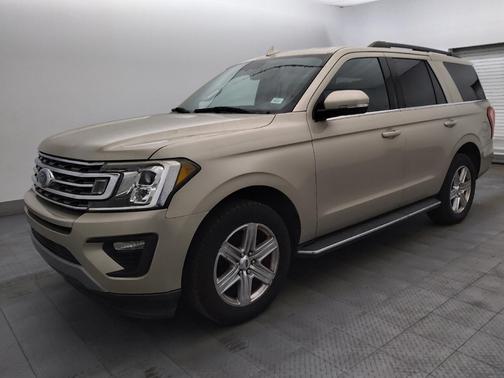 White Gold Metallic 2018 Ford Expedition XLT