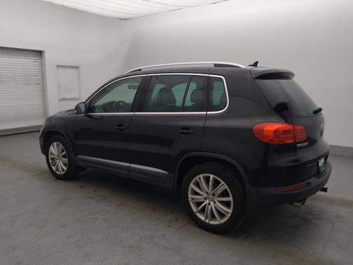 Deep Black Pearl 2015 Volkswagen Tiguan 2.0T SE 4MOTION