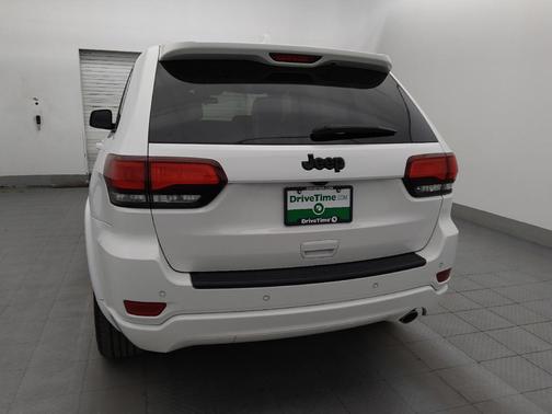 Bright White Clearcoat 2021 Jeep Grand Cherokee Laredo
