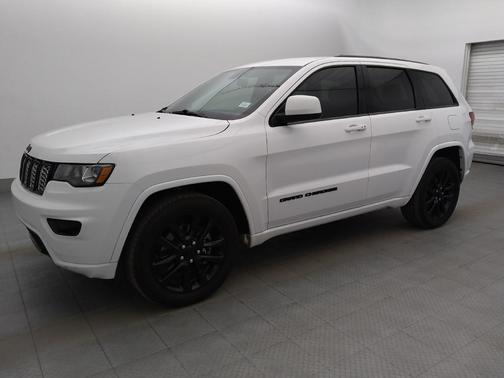Bright White Clearcoat 2021 Jeep Grand Cherokee Laredo