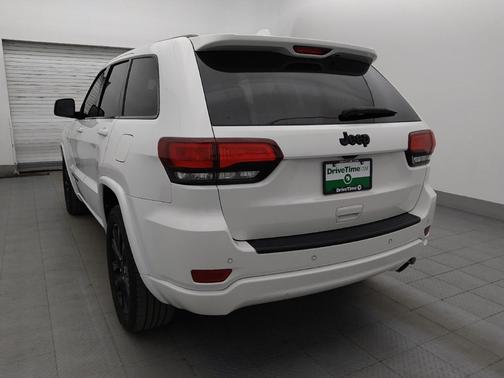 Bright White Clearcoat 2021 Jeep Grand Cherokee Laredo