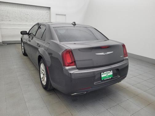 2018 Chrysler 300 S