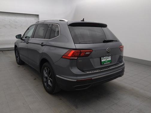 Platinum Gray Metallic 2022 Volkswagen Tiguan 2.0T SE