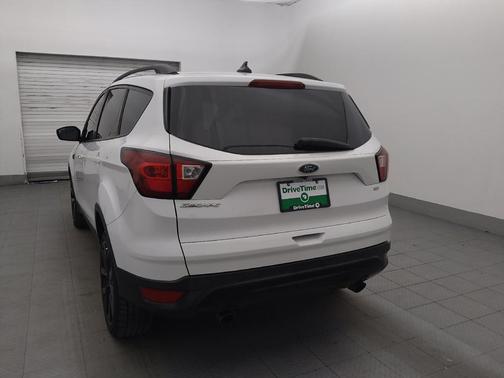 Oxford White 2019 Ford Escape SE