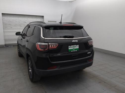 Diamond Black Crystal Pearlcoat 2019 Jeep Compass Latitude