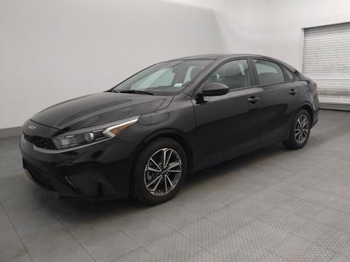 Aurora Black 2022 Kia Forte LXS