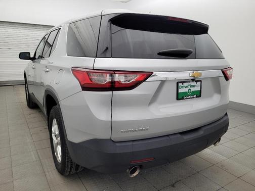 Silver Ice Metallic 2020 Chevrolet Traverse LS