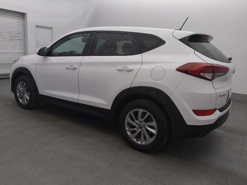 Dazzling White 2017 Hyundai TUCSON SE