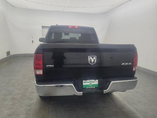 Diamond Black Crystal Pearlcoat 2021 RAM 1500 Classic SLT