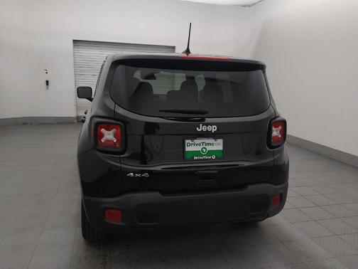 Black Clearcoat 2023 Jeep Renegade Latitude