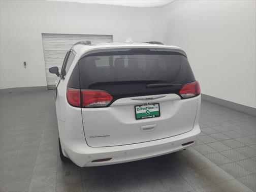 2020 Chrysler Voyager LX