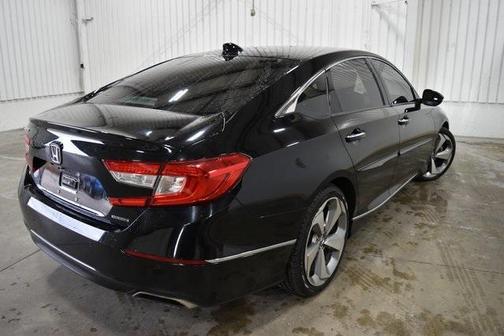 Photo 3 of 46 of 2018 Honda Accord Touring