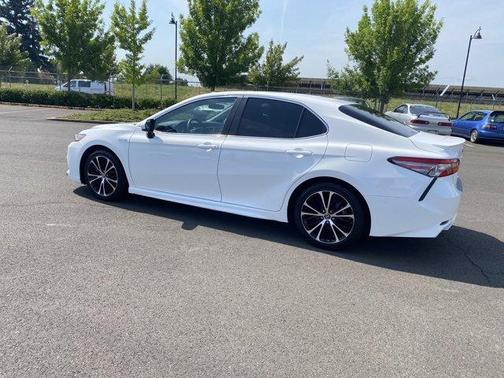 2018 Toyota Camry Hybrid SE