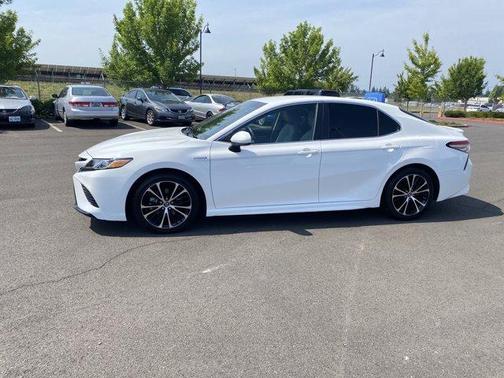 2018 Toyota Camry Hybrid SE