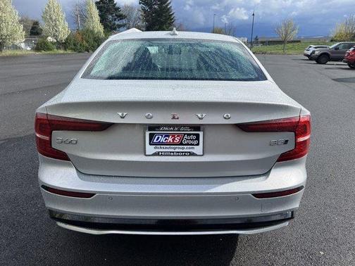 2024 Volvo S60 B5 Plus Dark Theme
