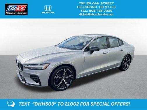 2024 Volvo S60 B5 Plus Dark Theme