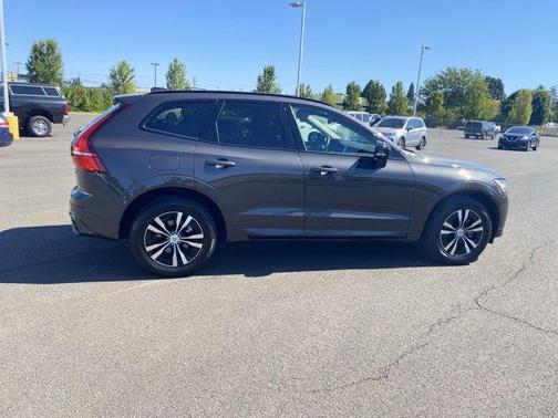 2024 Volvo XC60 B5 Core Dark Theme
