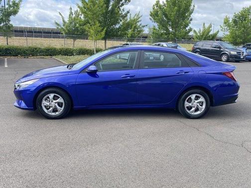 2022 Hyundai ELANTRA SE
