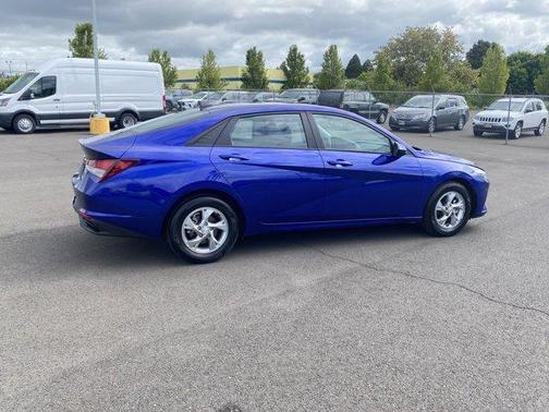 2022 Hyundai ELANTRA SE