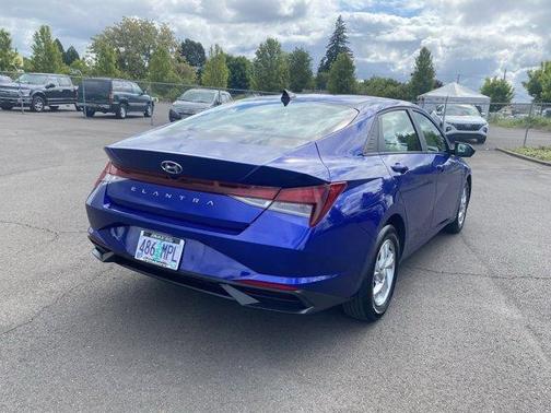 2022 Hyundai ELANTRA SE