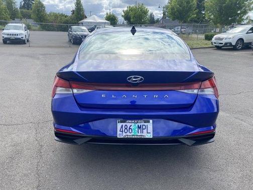 2022 Hyundai ELANTRA SE