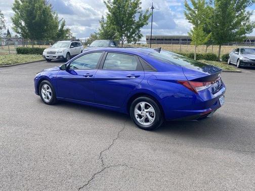 2022 Hyundai ELANTRA SE
