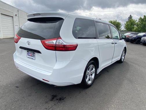 2017 Toyota Sienna L