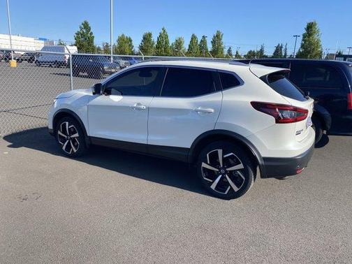 2022 Nissan Rogue Sport SL