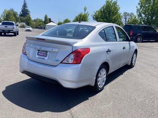 2015 Nissan Versa 1.6 S+