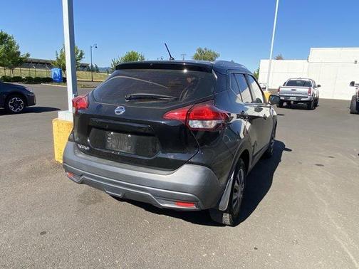 2019 Nissan Kicks S