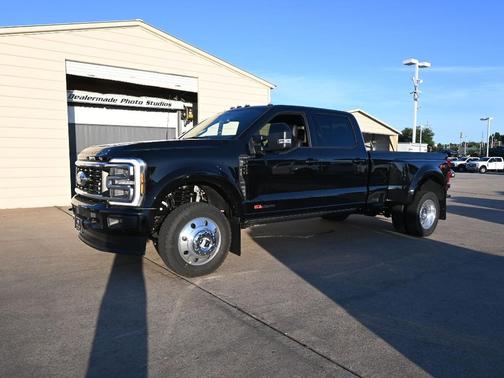 2025 Ford F-450 Platinum